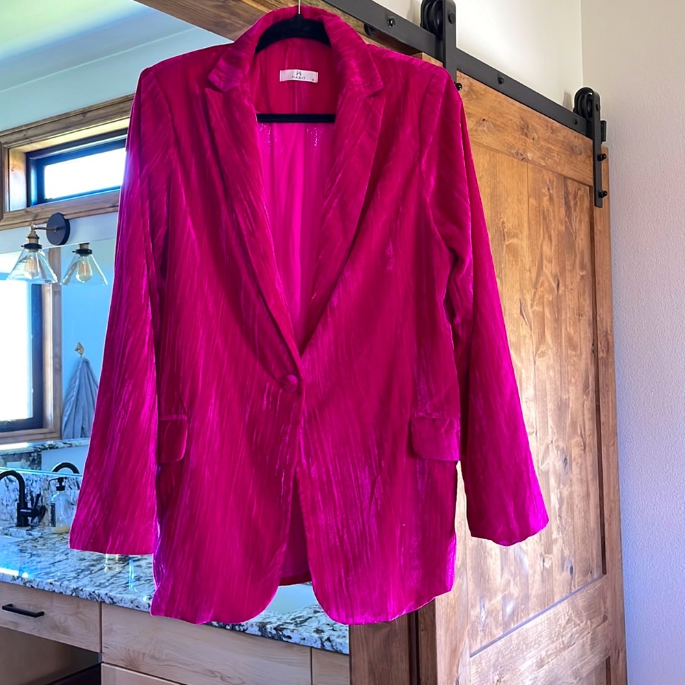 💅🏻gorgeous dress coat💅🏻 it is practically brand new worn once!!